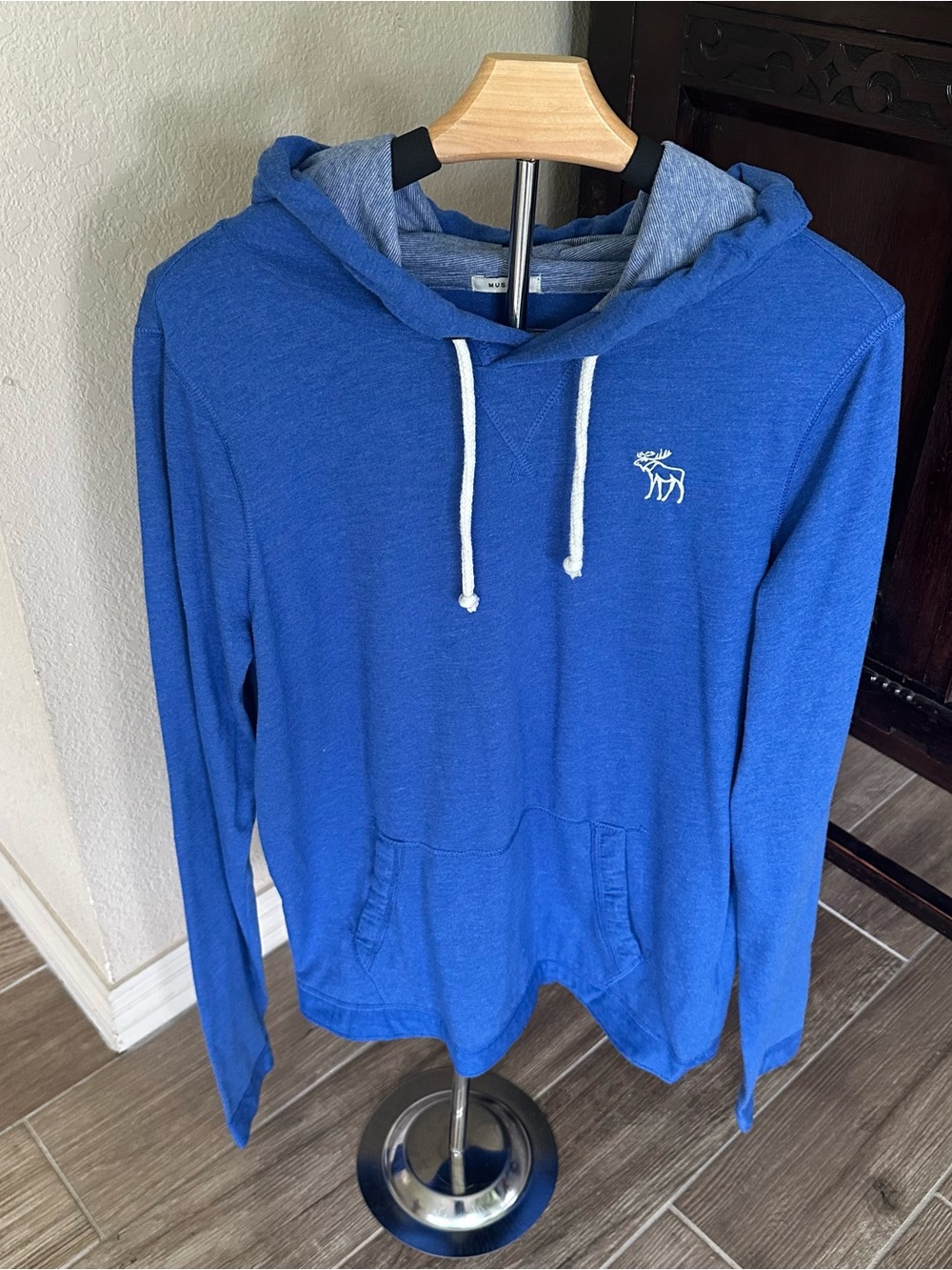 Abercrombie & Fitch VTG Y2K
Royal Blue Muscle Hoodie
Sweatshirt Moose Size M